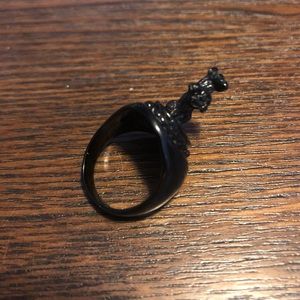 Size 7 black standing mouse ring